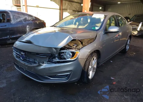 2018 Volvo Xc60 T5 Inscription z USA, uszkodzony, nr VIN YV4102RL4J1090887